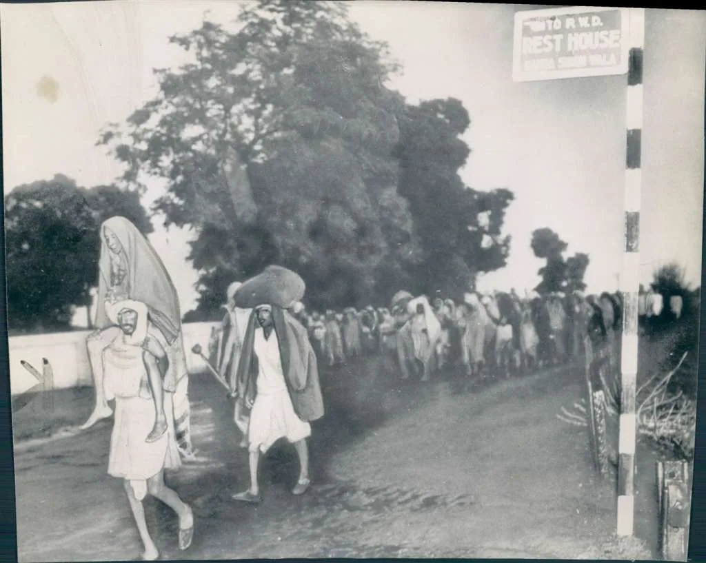 A long column of refugees with carts and bundles moving on foot during the 1947 partition of India